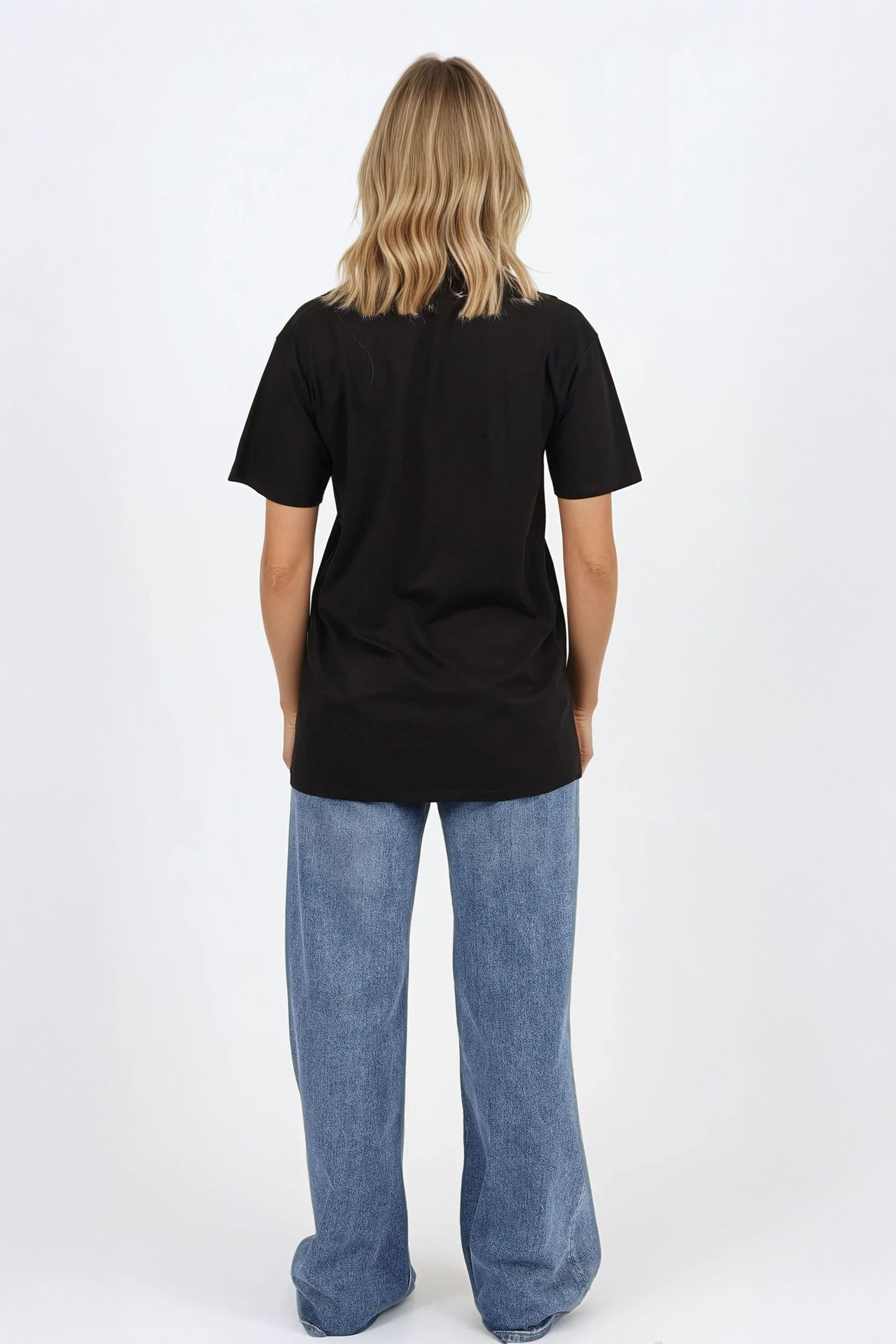 Regular Fit T-shirt in Labubu Daisy Farmer Print
