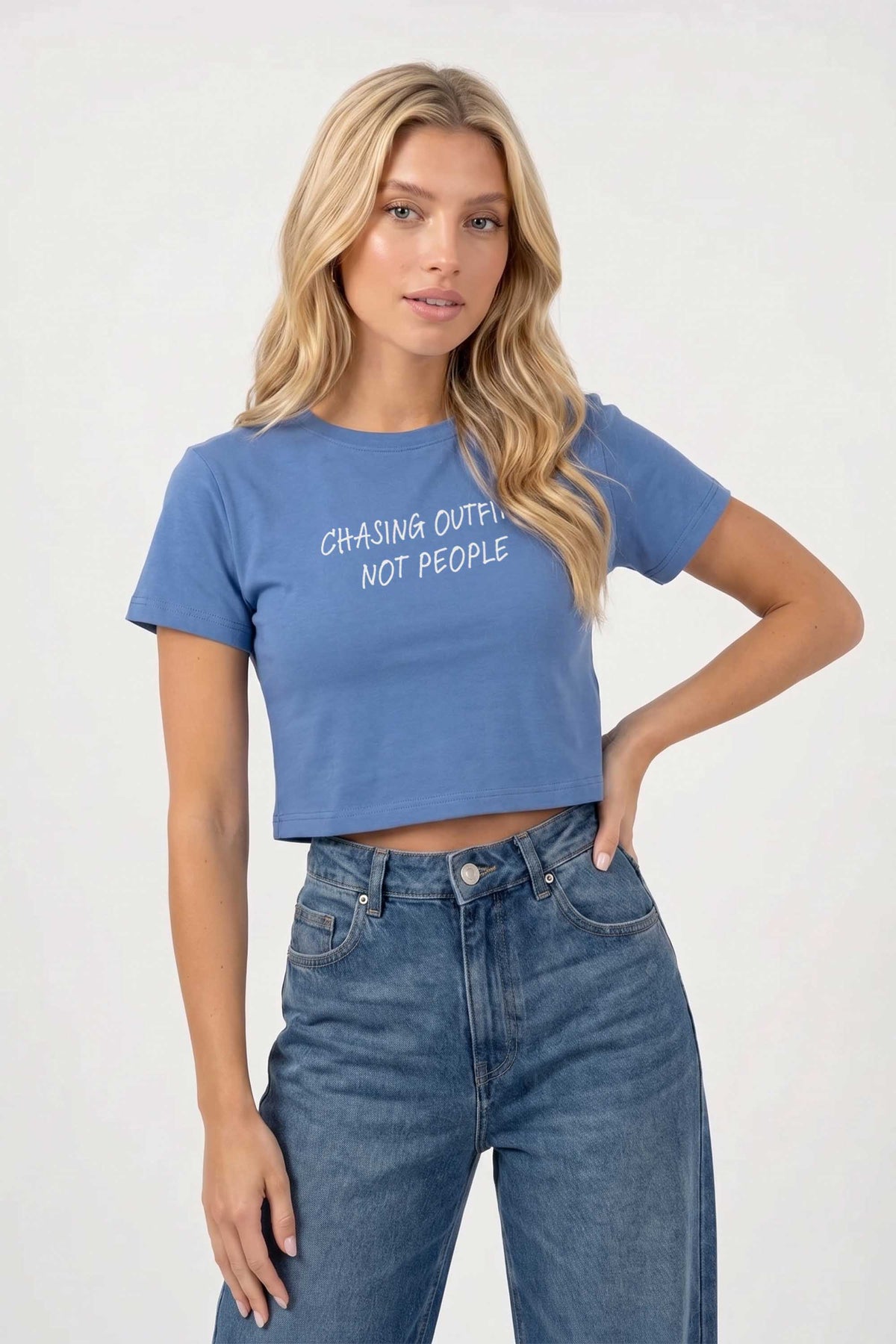 Cropped T-shirt in Chasing Outfit Not People Print