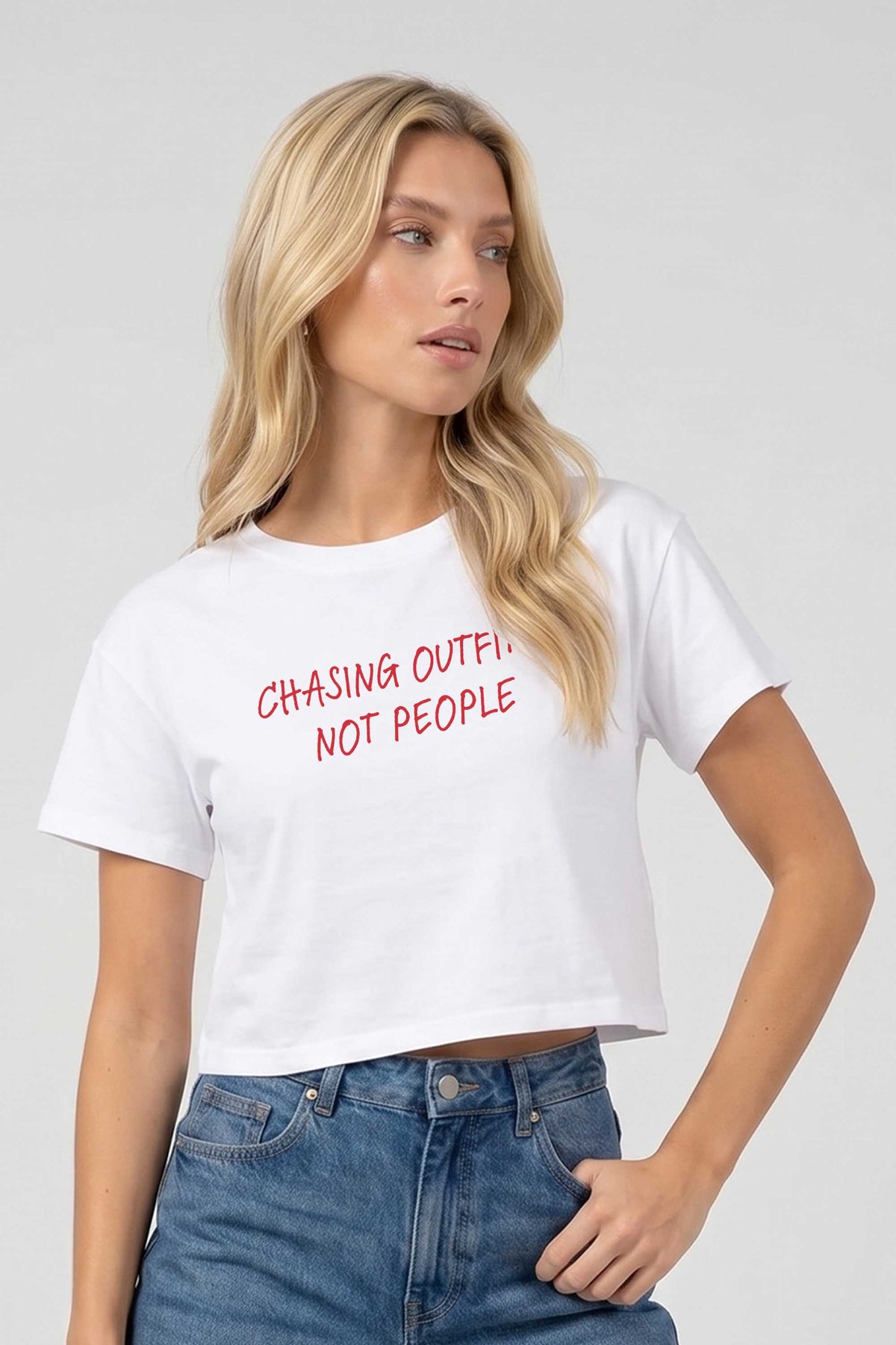 Cropped T-shirt in Chasing Outfit Not People Print