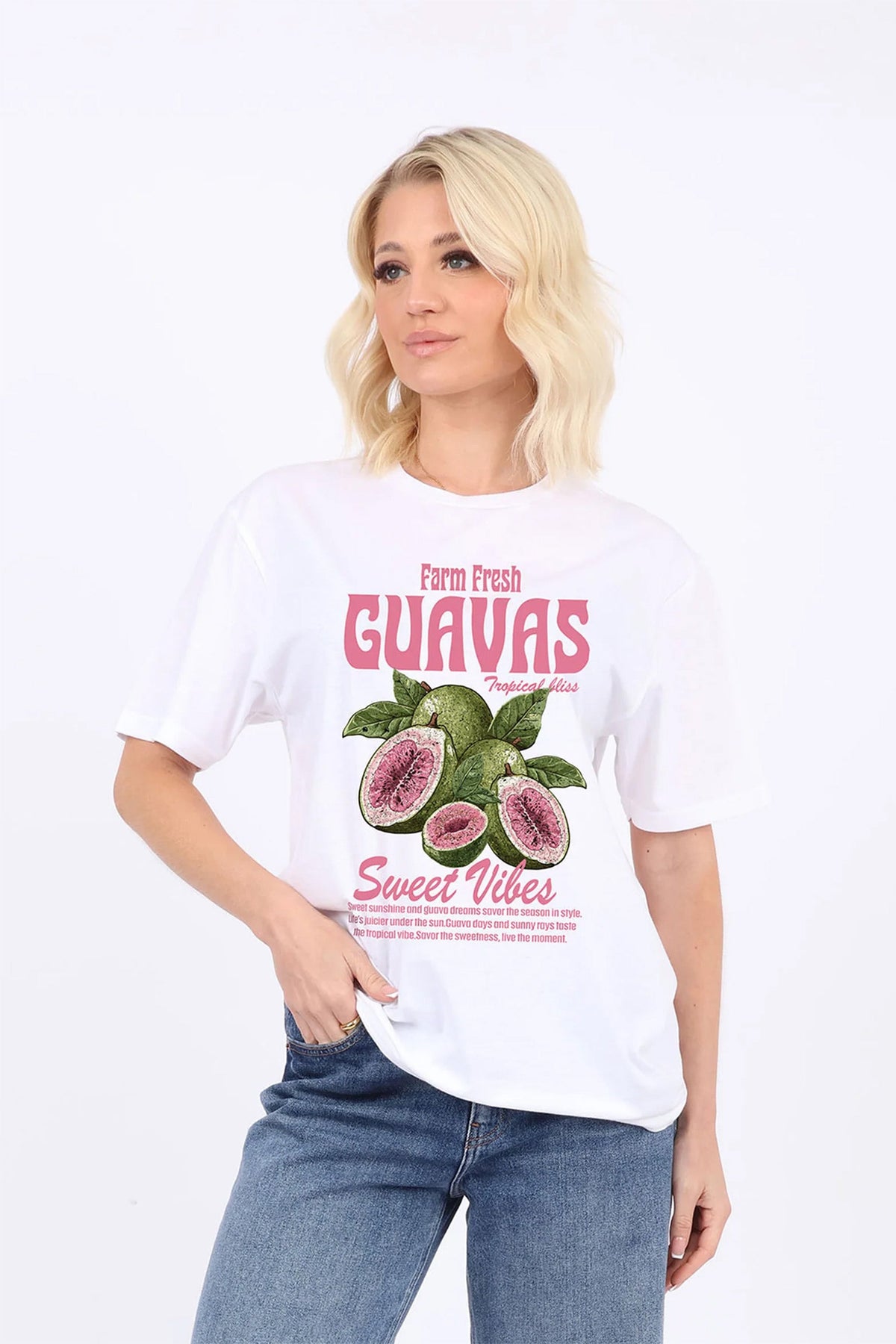 Regular Fit T-shirt in Guavas Print