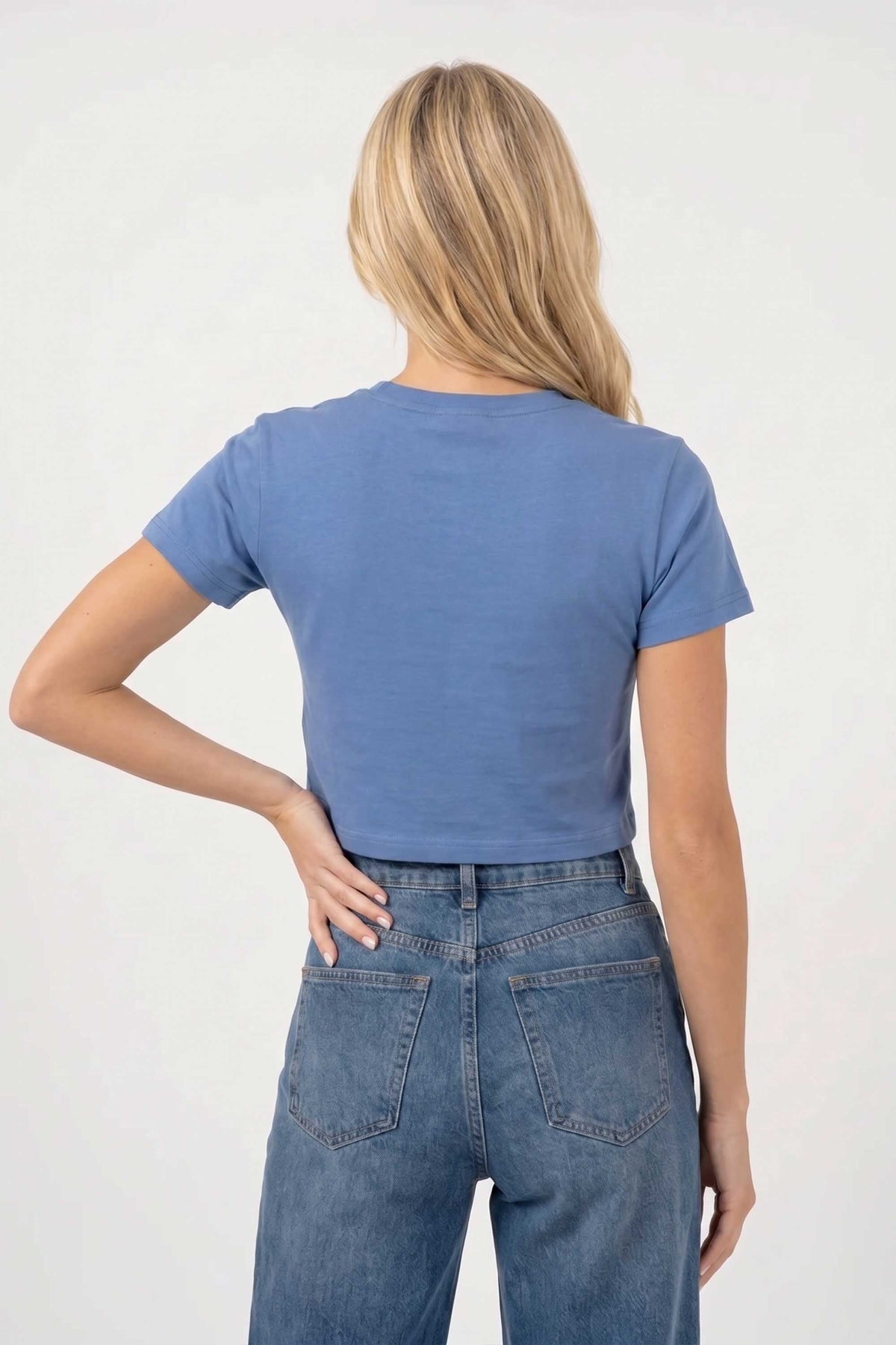 Cropped T-shirt in Chasing Outfit Not People Print