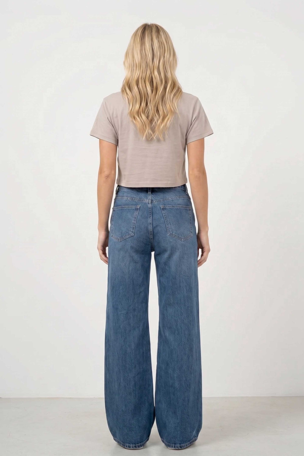 Cropped T-shirt in Slow Monday Coffee Club Print