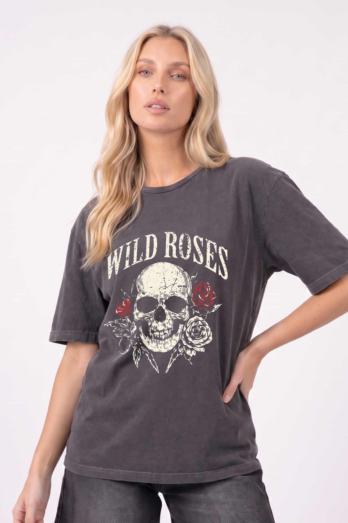Regular Fit Acid Washed T-shirt in Wild Roses Skull Print