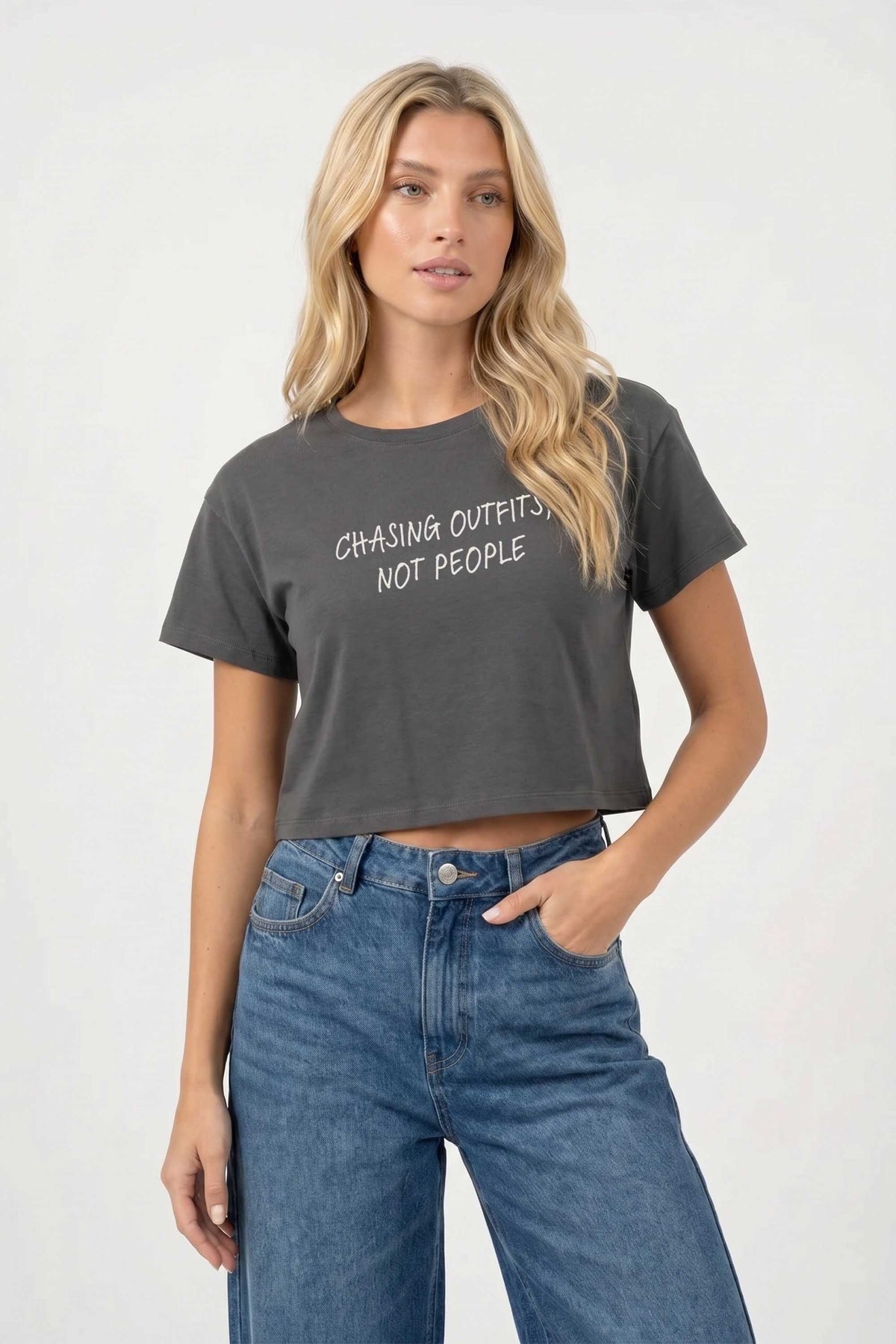 Cropped T-shirt in Chasing Outfit Not People Print