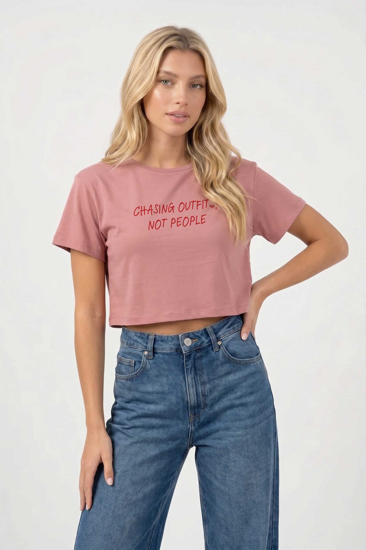 Cropped T-shirt in Chasing Outfit Not People Print