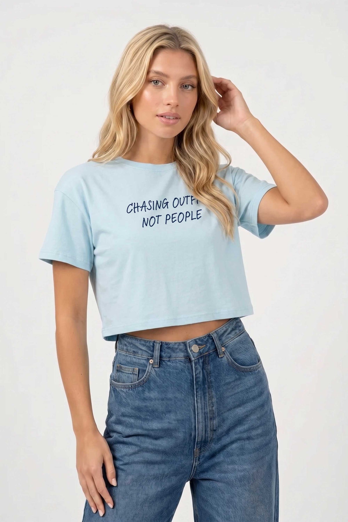 Cropped T-shirt in Chasing Outfit Not People Print