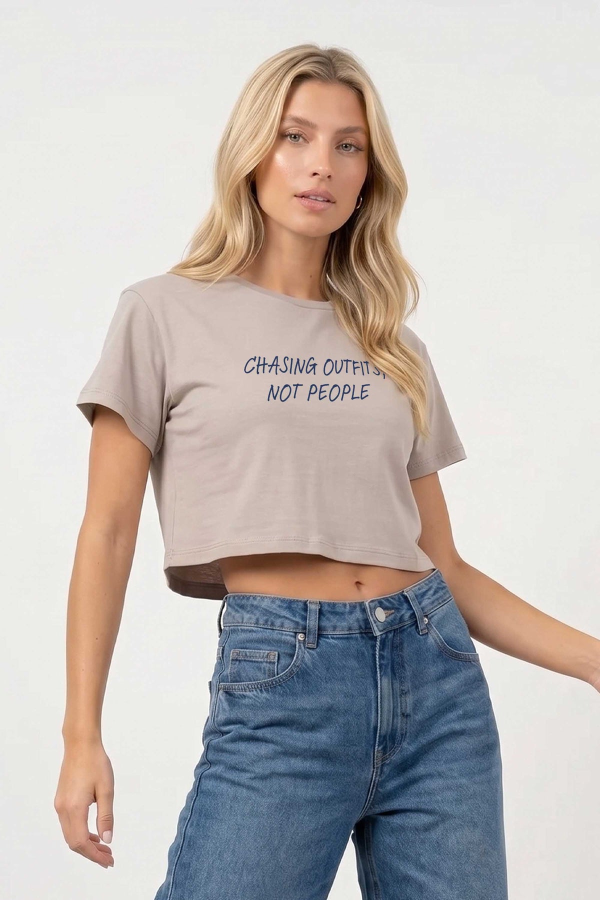 Cropped T-shirt in Chasing Outfit Not People Print