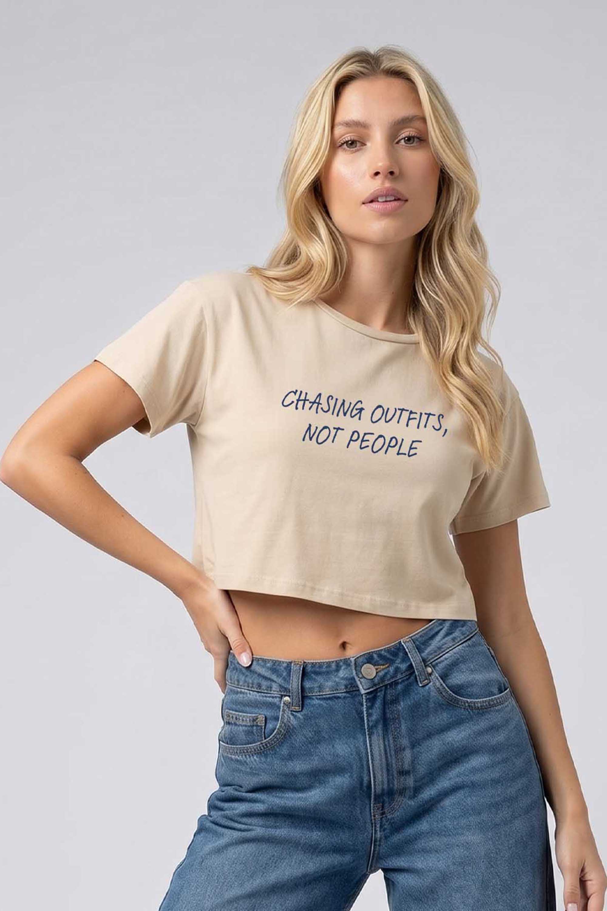 Cropped T-shirt in Chasing Outfit Not People Print