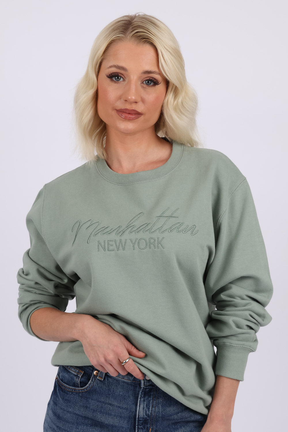 EMB SWEATSHIRT IN DUSTYGREEN