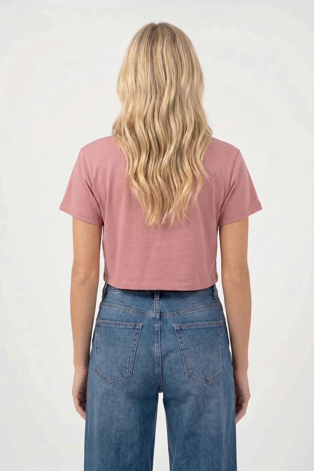Cropped T-shirt in Chasing Outfit Not People Print
