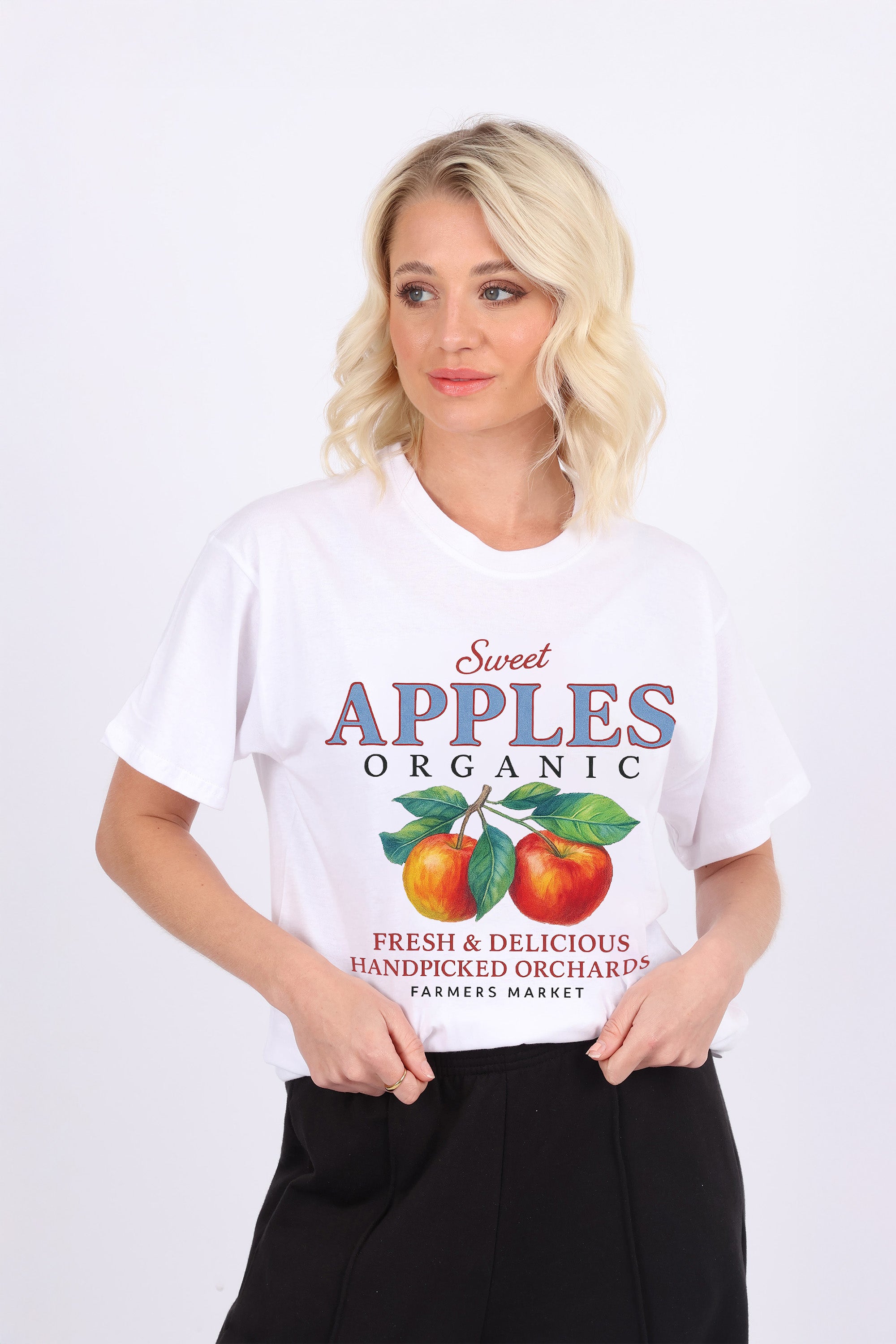 Regular Fit T-shirt in Sweet Apples Print