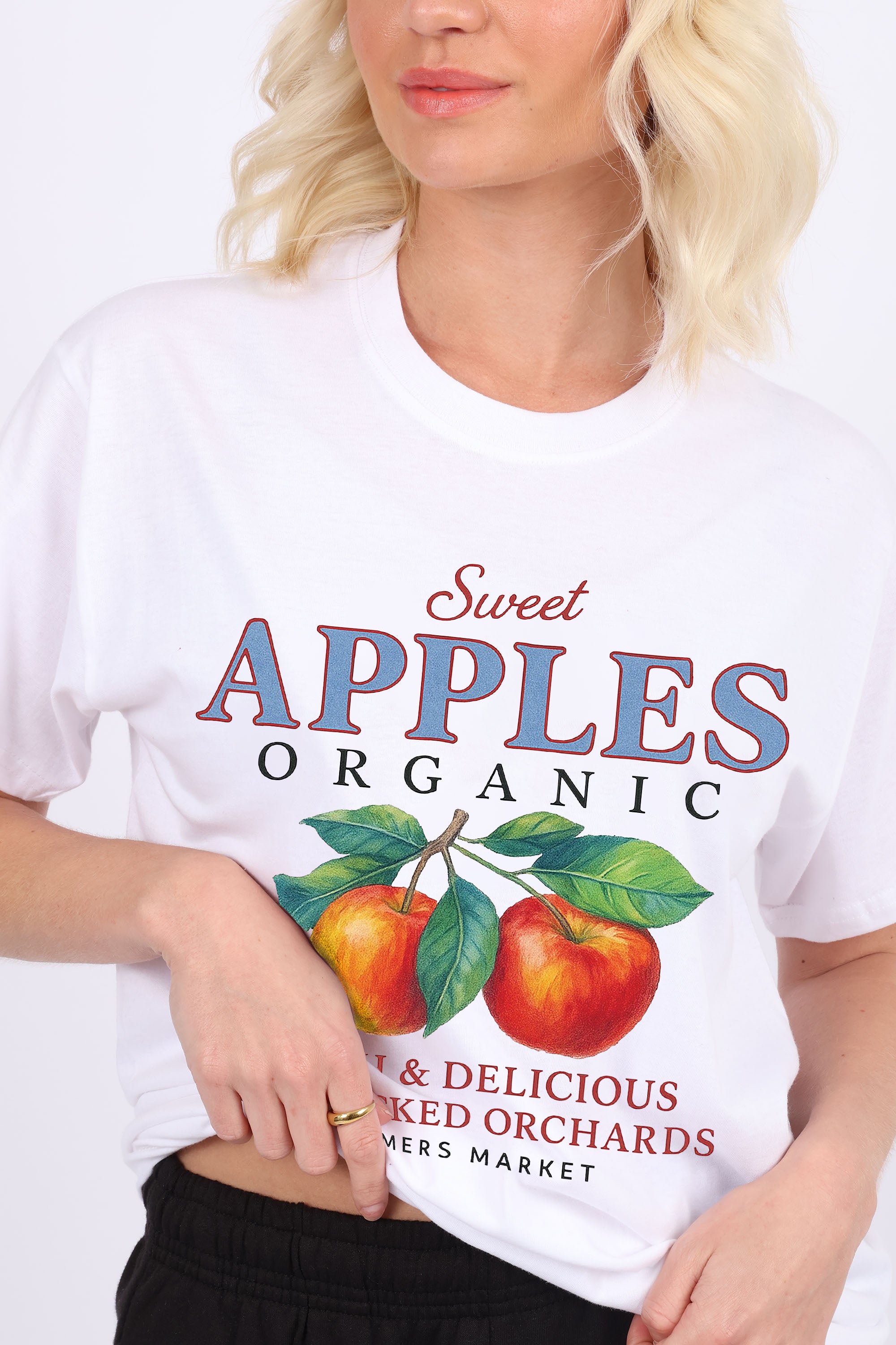Regular Fit T-shirt in Sweet Apples Print