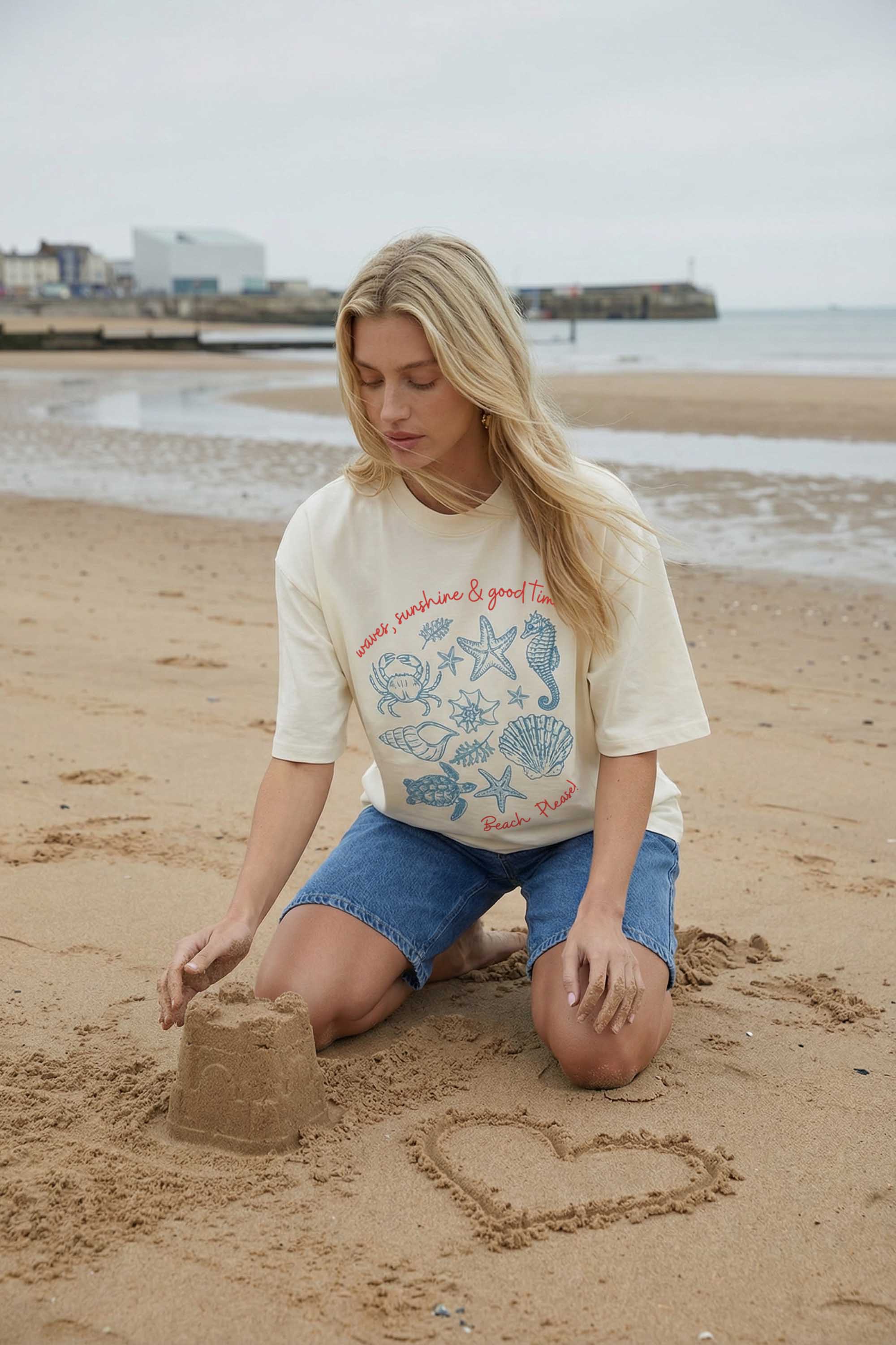 220GSM Oversized T-Shirt in Beach Please Seashell Print | Missi